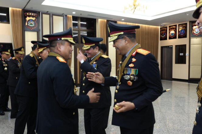 
					Kapolda NTB Irjen Hadi Gunawan Dianugerahi Bintang Bhayangkara Pratama di Mabes Polri