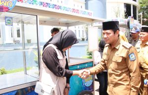 Bupati Dompu Curhat Dihujat saat Pembongkaran Lapak PKL