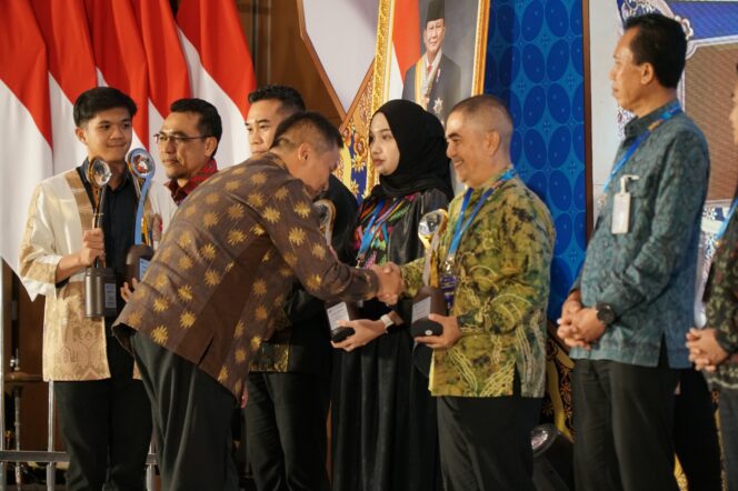 
					Bank NTB Syariah meraih penghargaan dari BI sebagai sebagai Bank dengan Sinergi Program Akselarasi QRIS Terbaik (Foto : Dok/Istimewa)