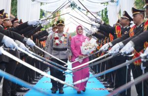 Pedang Pora Iringi Perpisahan Irjen Hadi Gunawan di Bhara Daksa