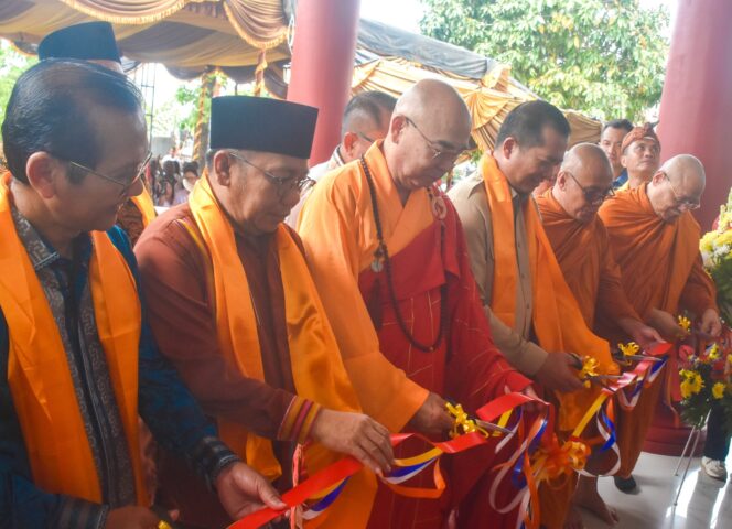 
					Gubernur NTB Resmikan Dua Vihara, Simbol Kedamaian dan Toleransi