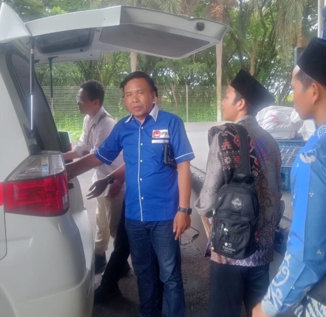 
					Penyambutan jenazah PMI asal Lombok Timur oleh keluarga dan instansi terkait di BIZAM, Rabu 7 Januari 2026. (Foto : Dok) 