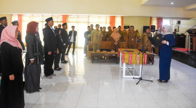 
					Wagub NTB Lantik 26 Kepala Sekolah SMA/SMK, Tekankan Integritas dan Peningkatan Mutu Pendidikan