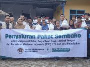 Sinergi PWI NTB dan MIM Foundation Salurkan 340 Paket Sembako kepada 337 Korban Banjir Desa Kabul