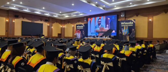 
					Proses wisuda Mahasiswa/i Universitas Terbuka Mataram di Ballroom Rinjani Hotel Lombok Raya, Minggu 8 Februari 2026 (Foto : Dok) 