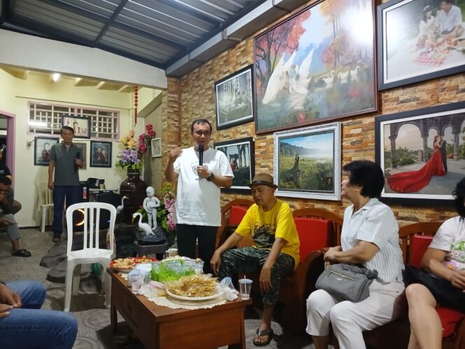 
					WR II UIN, Prof DR HM Saleh Ending memberikan masukan saat rapat persiapan dan sebelah kiri Sekretaris PD INTI NTB, Khristo Sunggara SH (Foto : Dok INTI NTB) 