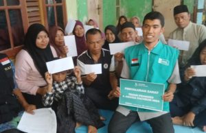 Masjid Jalan Cahaya dan Tegar Kota Mataram Salurkan Zakat kepada Fakir Miskin, Guru Ngaji dan Muallaf