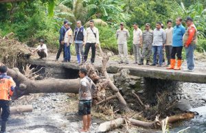 Tinjau Lokasi Banjir Obel-Obel, Gubernur Iqbal Perintahkan Mitigasi Komprehensif