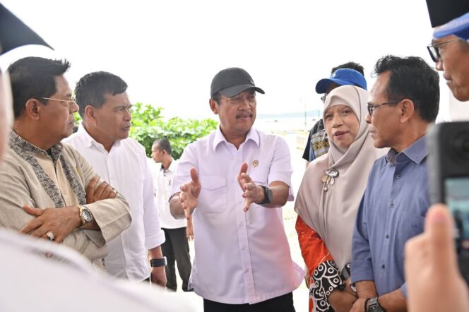 
					Mentri KPP Perkuat Fasilitas Nelayan dan Budidaya Lobster di Ekas dengan Bantuan 10 Unit Kapal dan Mesin