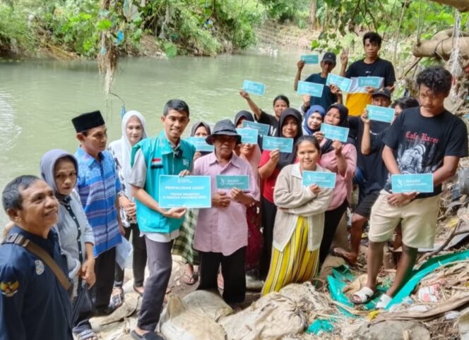 
					Tim Masjid Jalan Cahaya dan Tegas Kota Mataram menyalurkan zakat kepada warga di Lingkungan Taman Udayana, Kelurahan Karang Baru, Kecamatan Selaparang, Rabu 11 Februari 2026 (Foto : Panji) 