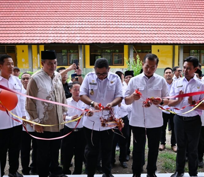 
					Komitmen Tingkatan Kualitas Pelajar, Gubernur Iqbal Resmikan RPS SMKN 1 Tanjung
