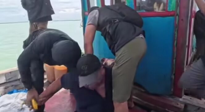 
					DPO Bandar Narkoba Koko Erwin Ditangkap Bareskrim Polri Saat Kabur ke Malaysia