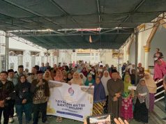Ratusan Kaum Duafa dan Lansia di Kelurahan Dasan Agung Terima Zakat dari Yayasan Astri Bakti Insani