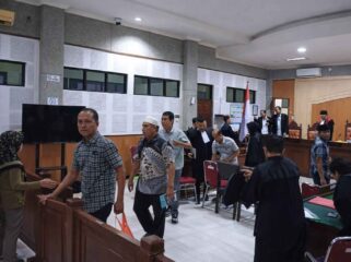 Para terdakwa usai menjalani sidang di Pengadilan Tipikor, Mataram, Senin (20/4/2026).
