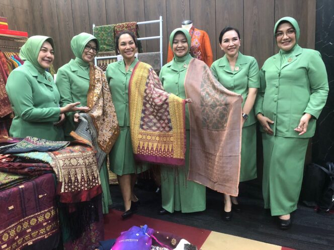 
					UMKM Tenun Limar Bulu Tujuh Saudara Siap Tampil Pada Ajang Persit Bisa 2 Tahun 2026