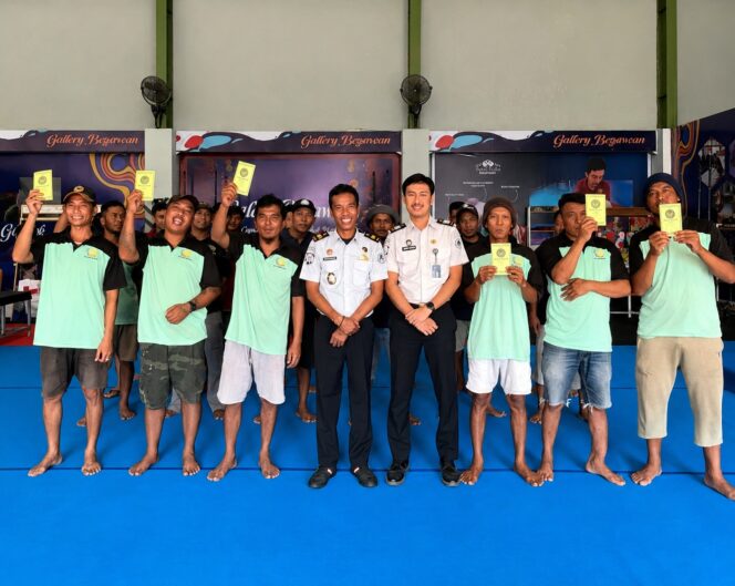 
					Lapas Lombok Barat Berikan Premi Buku Tabungan untuk Warga untuk Warga Binaan Produktif