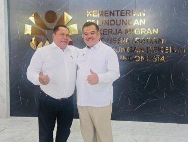 Ketua DPD NTB H.Edy Sopyan bersama Bersama Bapak Ahnas dari Dirjen Penempatan Kementerian KP2MI RI usai melaksanakan Coffe Morning di Kantor KP2MI di Jakarta. (Foto: Istimewa) 