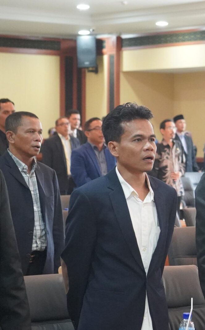 
					Berstatus Terdakwa Kasus Gratifikasi, Nashib Ikroman Hadiri Sidang Paripurna DPRD NTB