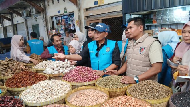 
					TPID NTB Pastikan Pasokan Bahan Pokok di Pasar Mataram Tercukupi Jelang Idul Adha