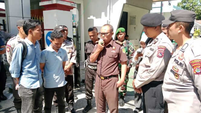 
					Mahasiswa Demo Kejati NTB Minta Kembalikan Aset Sitaan Miliaran Rupiah CV Sumber Elektronik