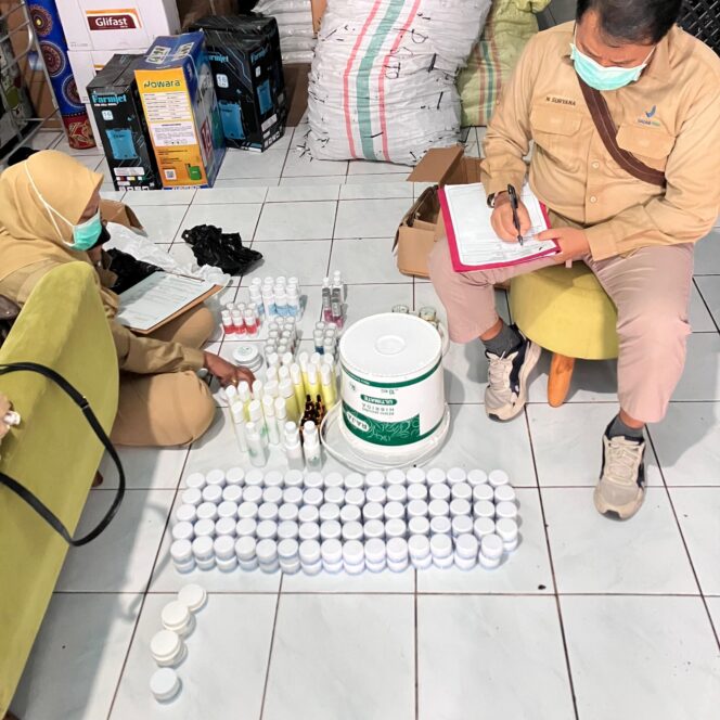 
					Balai Besar POM Mataram Amankan Ribuan Obat dan Kosmetik Ilegal Senilai Rp 52,4 Juta