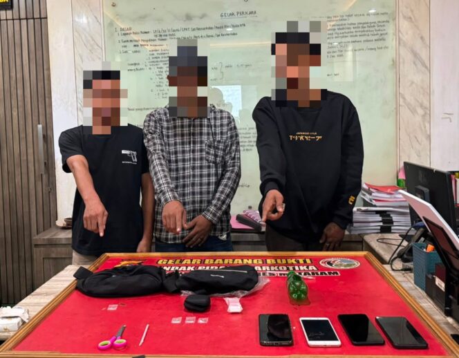 
					Tiga Orang di Babakan Digrebek Polisi Saat Asyik Pesta Sabu