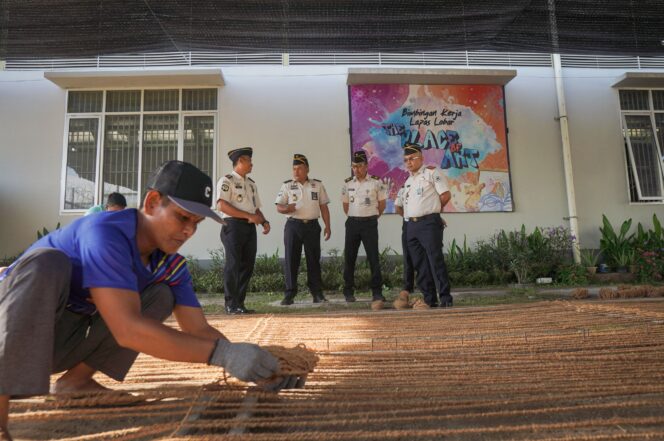 
					Kalapas Lombok Barat Dorong Hilirisasi Sabut Kelapa Lewat Produksi Cocomesh Warga Binaan