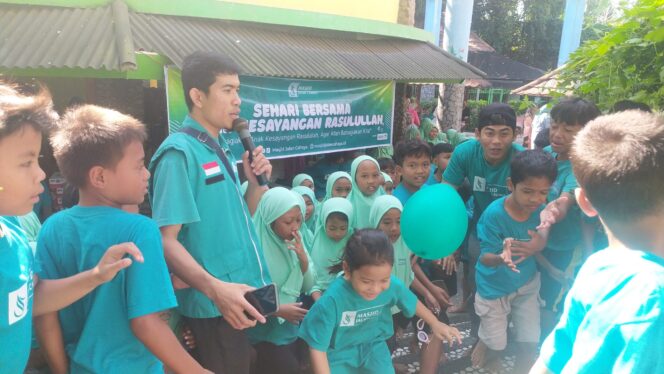 
					Yayasan Masjid Jalan Cahaya dan Tegar Kota Mataram Memuliakan 100 Anak Yatim Piatu