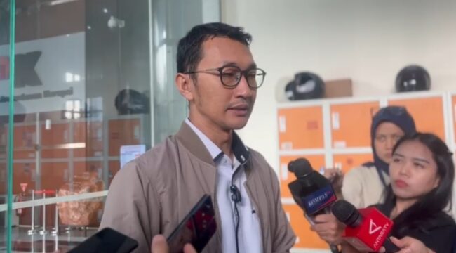 Juru Bicara Komisi Pemberantasan Korupsi (KPK), Budi Prasetyo saat diwawancarai wartawan di Kantor KPK. (Foto: Tangkapan layar)