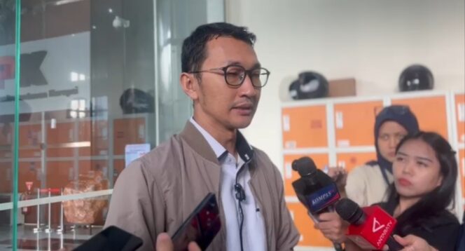 
					Juru Bicara Komisi Pemberantasan Korupsi (KPK), Budi Prasetyo saat diwawancarai wartawan di Kantor KPK. (Foto: Tangkapan layar)