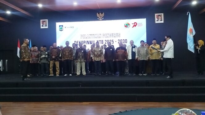 
					Pengurus Dekopinwil NTB Resmi Dikukuhkan, Gubernur Iqbal Titip Dua Tugas Besar
