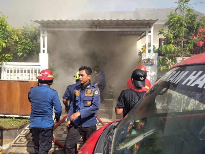 
					Gara-gara Cas HP, 1 Unit Rumah Kebakaran di GPA Lingsar