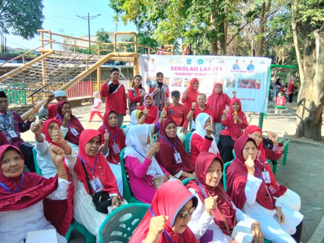 
					Puluhan Siswa Sekolah Lansia di Mataram Antusias Belajar Obat dan Makanan Aman