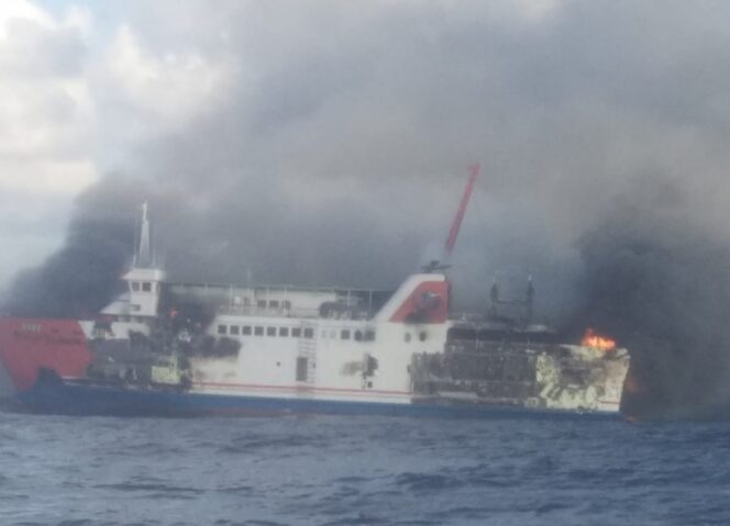
					KMP Putri Yasmin Terbakar di Selat Lombok, Tim SAR Gabungan Evakuasi Penumpang