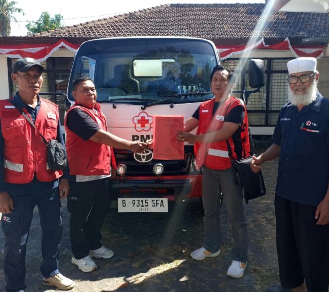 
					Bantu Warga Terdampak Gempa NTT, PMI NTB Kirim Truk Tangki Air