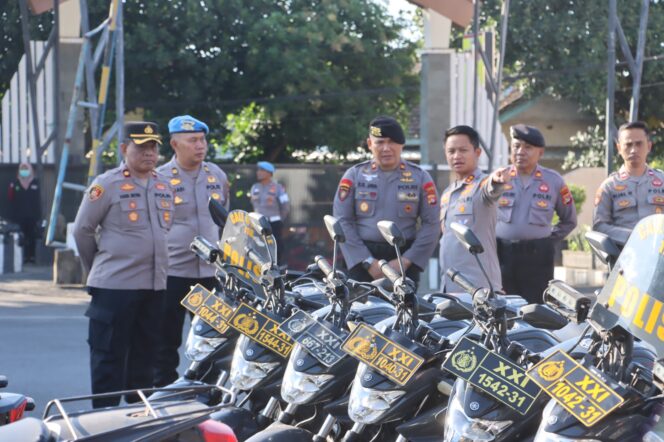 
					Kapolres Lombok Timur, AKBP Ariakta Gagah Nugraha memberikan arahan kepada jajarannya. (Foto : Dok/Humas Polres Lombok Timur)