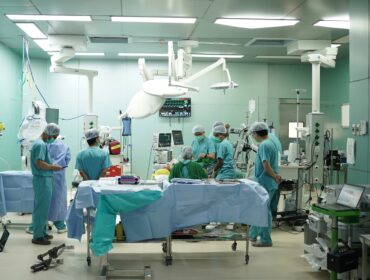 Situasi penanganan pasien oleh para dokter di RSUP NTB. (Foto : Dok/Ist)