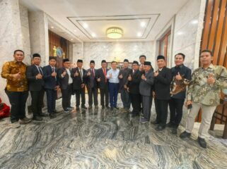 Delegasi Ormas Keagamaan NTB yang dipimpin Ketua MUI NTB Dr H Badrun bertemu dan berdialog dengan Deputy Director General of the Ningxia, Zhang Liwei di kantornya pada Selasa 15 September 2026. (Foto : Dok Delegasi Ormas Keagamaan NTB)