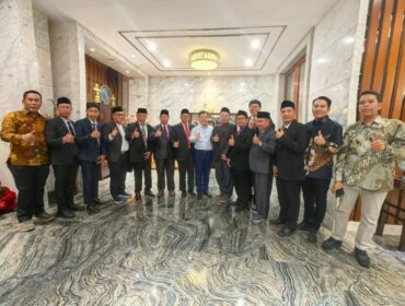 Delegasi Ormas Keagamaan NTB yang dipimpin Ketua MUI NTB Dr H Badrun bertemu dan berdialog dengan Deputy Director General of the Ningxia, Zhang Liwei di kantornya pada Selasa 15 September 2026. (Foto : Dok Delegasi Ormas Keagamaan NTB)
