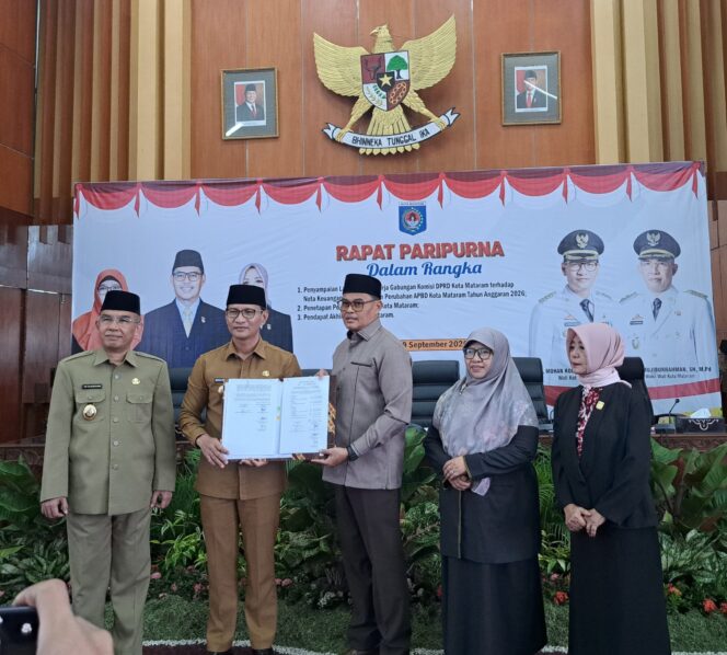 
					Sampaikan Pendapat Akhir APBD-P 2026, Mohan Roliskana Paparkan Solusi Sampah hingga Insentif Daerah
