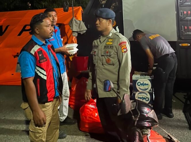 
					Satbrimob Polda NTB Tunaikan Misi Kemanusiaan Pasca Gempa di Ende dan Sikka NTT