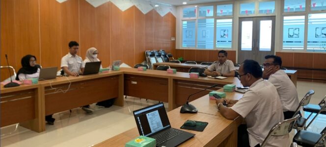
					Suasana rapat di Aula Dinas Pekerjaan Umum dan Penataan Ruang Kabupaten Lombok. (Foto : Dok ATR/BPN Lombok Tengah)