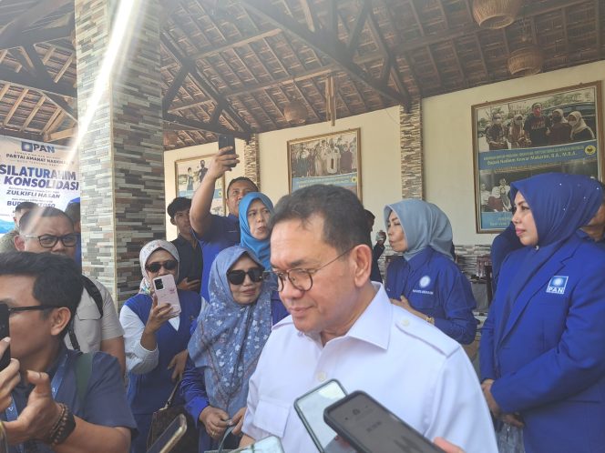 
					Zulkifli Hasan Resmi Tunjuk Budi Santoso Pimpin DPW PAN NTB