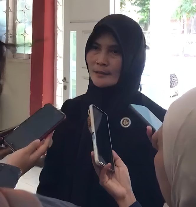 
					Hj. Siti Nurmalah, Kepala Kantor Kementerian Haji dan Umrah Kota Mataram. (Foto: Yar)