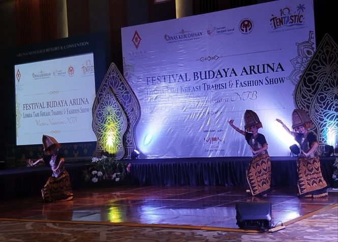 
					Peserta Lomba Tari dalam Festival Budaya Aruna. (Foto : Panji)