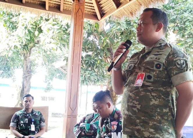 
					Kolonel Pnb Supriyanto, Komandan Lanud ZAM Mataram berdialog dengan wartawan NTB. (Foto: Panji)
